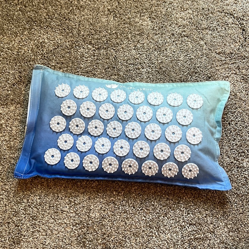 Yoga wake up acupuncture pillow